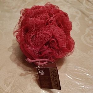 NWOT The Body Shop Cranberry Bath Lily Puff Scrub Body Scrub
